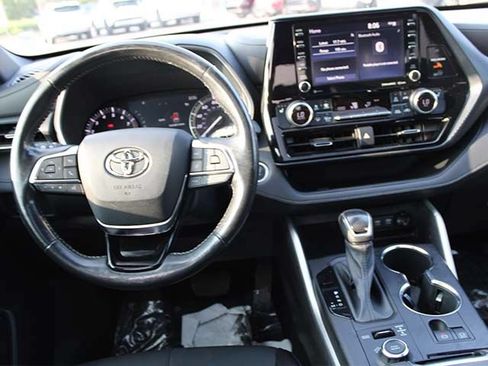 Used 2021 Toyota Highlander XSE AWD/4WD image 9