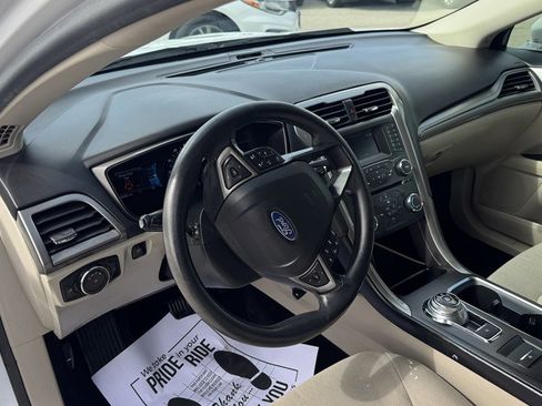 Used 2018 Ford Fusion SE FWD image 15