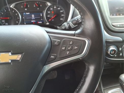 Used 2022 Chevrolet Equinox LT w/ Driver Convenience Package AWD/4WD image 17