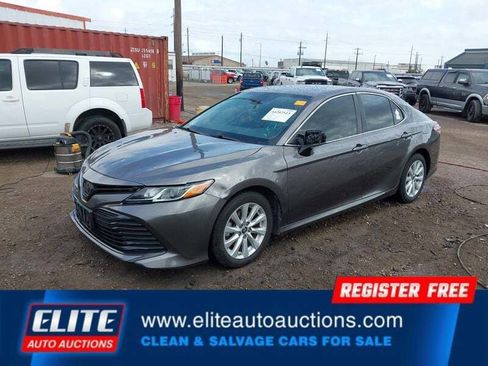 Used 2019 Toyota Camry LE image 4