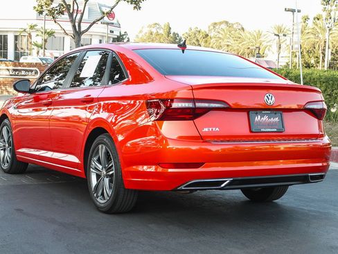 Certified 2021 Volkswagen Jetta R-Line w/ R-Line Cold Weather Package FWD image 8