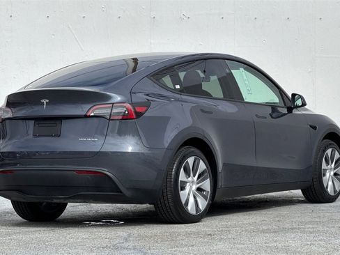 Used 2023 Tesla Model Y Long Range image 4