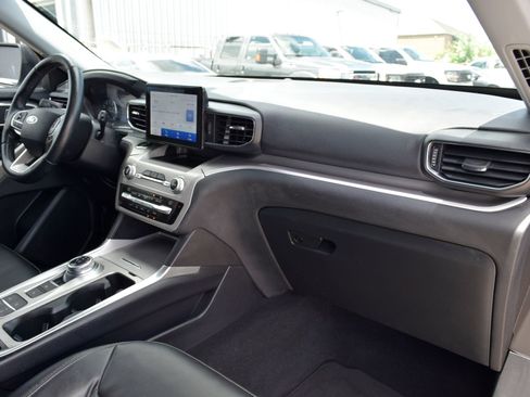 Used 2021 Ford Explorer XLT w/ Equipment Group 202A RWD image 23