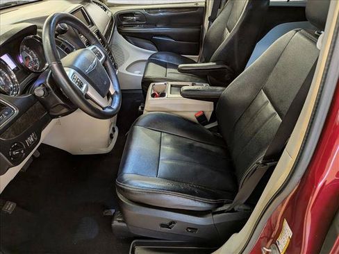 Used 2016 Chrysler Town & Country Touring w/ Driver Convenience Group FWD image 20