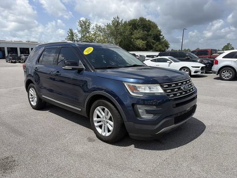 Used 2016 Ford Explorer XLT w/ Equipment Group 201A FWD image 9