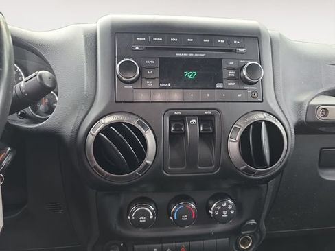 Used 2015 Jeep Wrangler Sport w/ Quick Order Package 24S AWD/4WD image 10