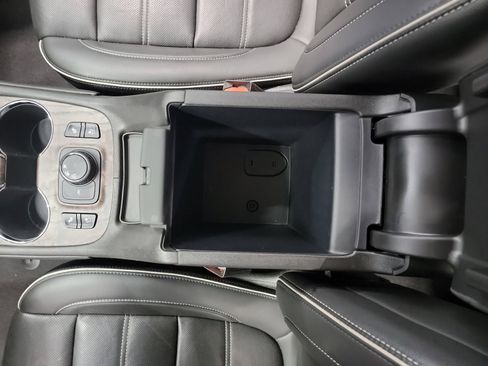 Used 2023 GMC Acadia Denali image 28