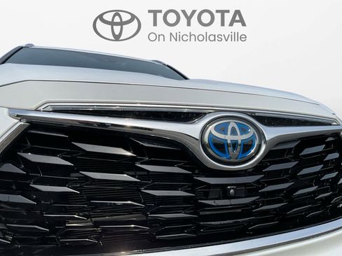 Used 2023 Toyota Highlander Platinum image 10