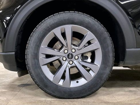 Certified 2022 Ford Explorer XLT w/ Equipment Group 202A image 9