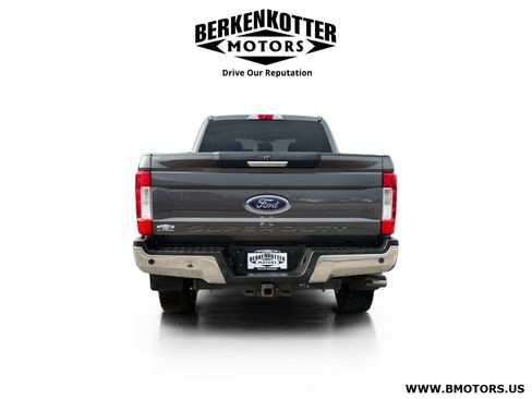 Used 2017 Ford F250 XLT w/ XLT Premium Package AWD/4WD image 3