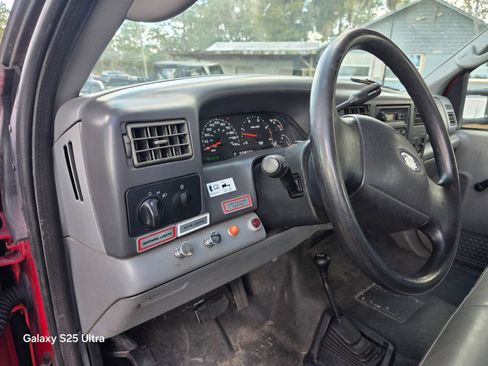 Used 2003 Ford F550 4x4 Regular Cab Super Duty image 11