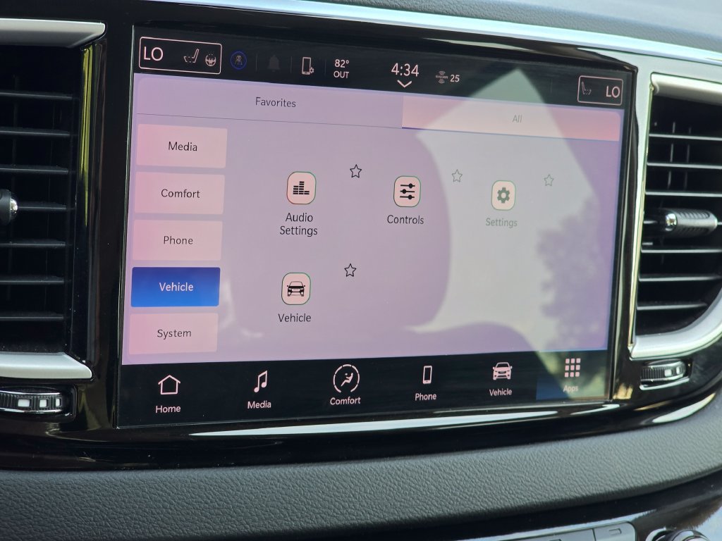 Used 2024 Chrysler Pacifica Touring-L FWD image 42