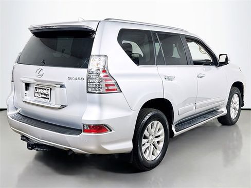 Used 2017 Lexus GX 460 image 4
