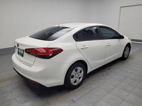 Used 2017 Kia Forte LX image 9