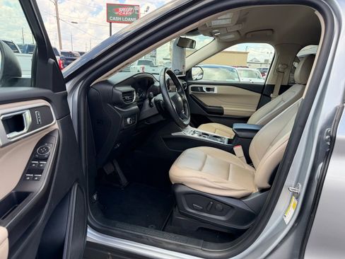 Used 2020 Ford Explorer XLT w/ Equipment Group 202A image 4