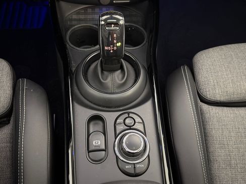 Used 2022 MINI Cooper Clubman S w/ Premium Package image 16