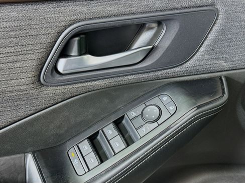 Used 2023 Nissan Rogue SV image 15