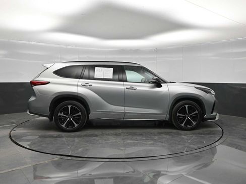 Used 2021 Toyota Highlander XSE AWD/4WD image 9