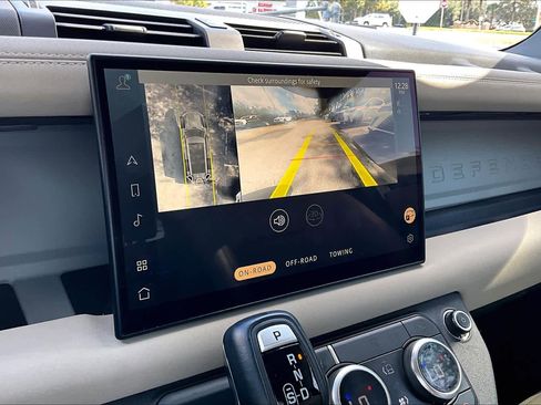 Used 2023 Land Rover Defender 130 SE image 25