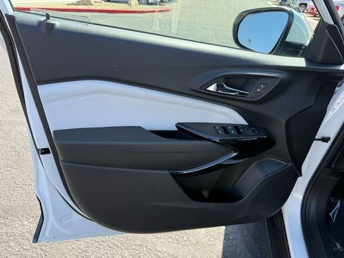 Used 2025 Chevrolet Trax LT image 19