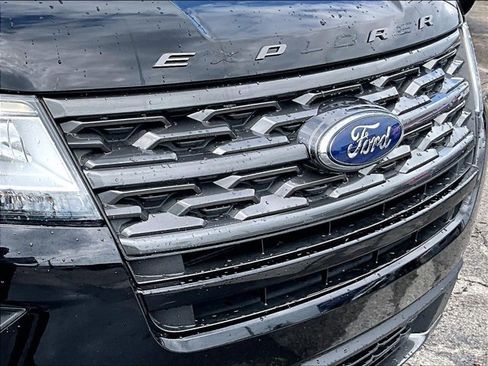Used 2018 Ford Explorer XLT w/ Equipment Group 202A image 28