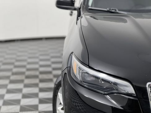 Used 2019 Jeep Cherokee Latitude w/ Popular Appearance Group image 7