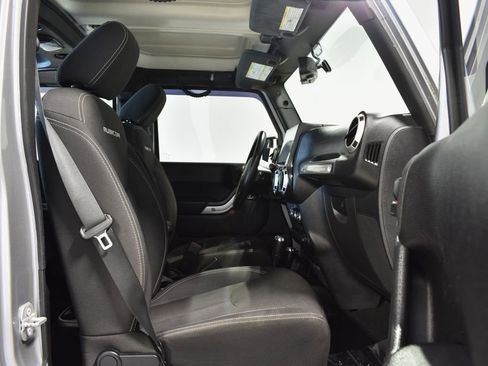 Used 2015 Jeep Wrangler Unlimited Rubicon w/ Dual Top Group image 30