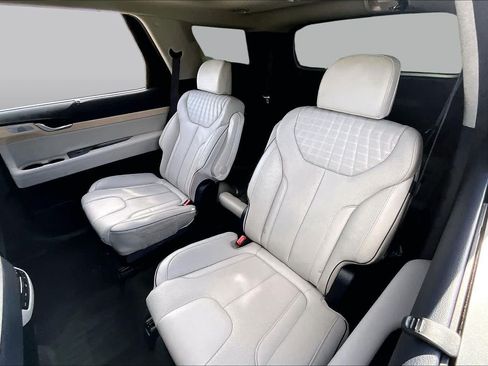 Used 2024 Hyundai Palisade Limited FWD image 19