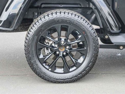 Used 2023 Jeep Gladiator Overland image 9