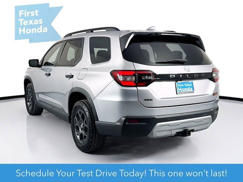 Certified 2024 Honda Pilot TrailSport image 6