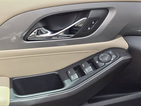 Used 2023 Chevrolet Traverse LS FWD image 29