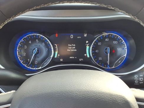 Used 2024 Chrysler Pacifica Touring-L image 20