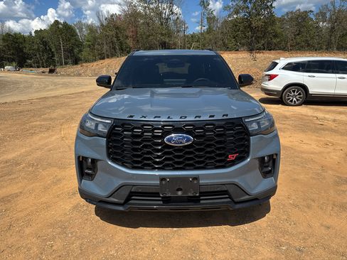 Used 2025 Ford Explorer ST w/ Sun And Sound Package RWD image 2