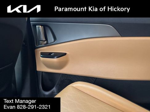 Used 2023 Kia Carnival LX image 18