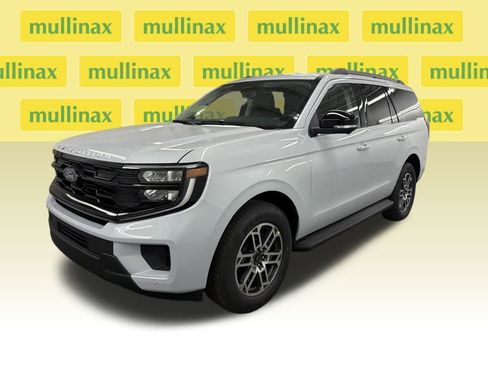 New 2026 Ford Expedition Active image 13