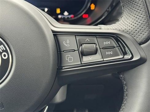 New 2025 Alfa Romeo Tonale w/ Premium Package AWD/4WD image 19