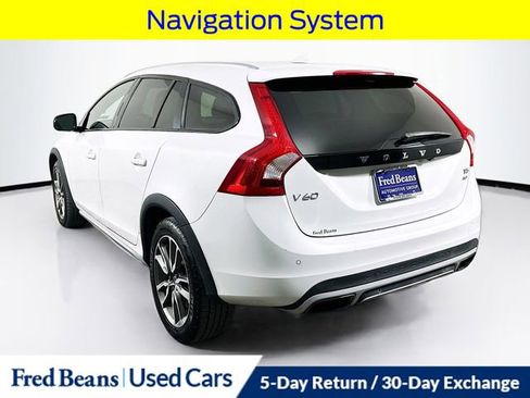 Used 2017 Volvo V60 T5 Cross Country w/ Convenience Package image 6