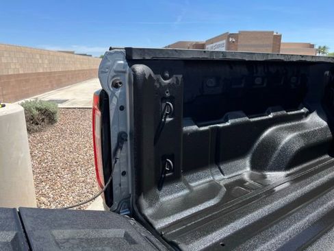 Used 2024 GMC Canyon Denali image 9