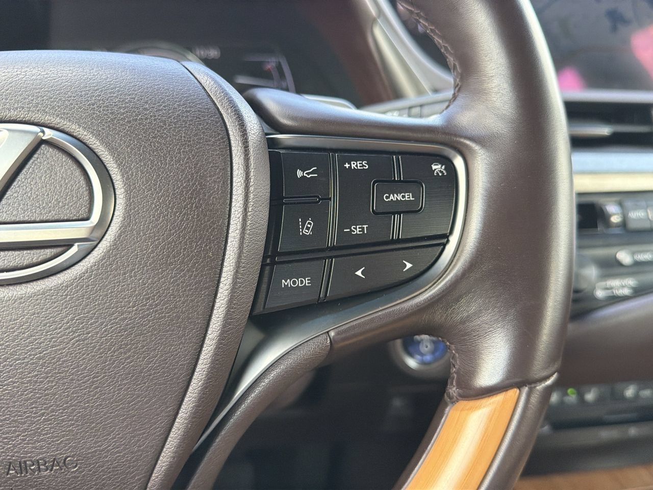 Used 2019 Lexus ES 300h w/ Accessory Package 2 FWD image 29