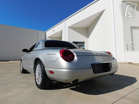 Used 2004 Ford Thunderbird image 18
