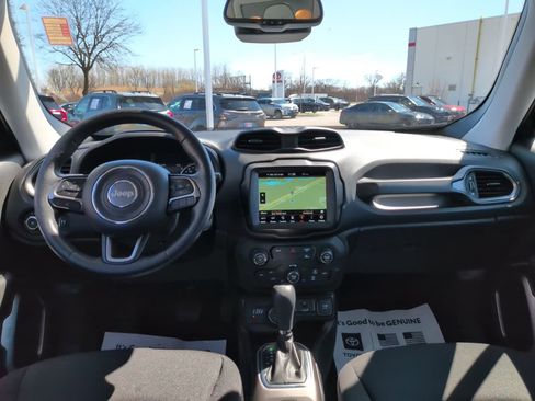 Used 2022 Jeep Renegade Latitude w/ Convenience Group AWD/4WD image 13