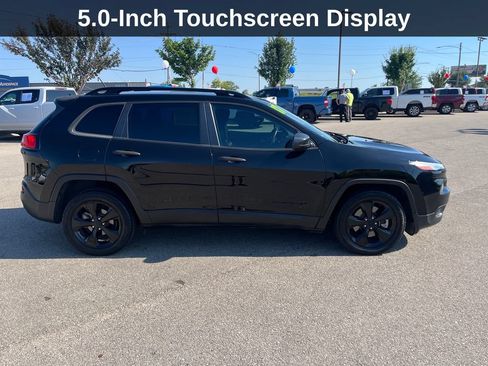 Used 2017 Jeep Cherokee Sport FWD image 8
