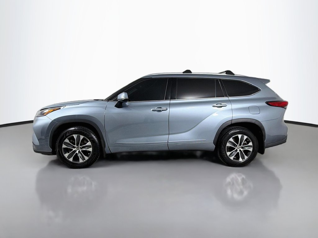 Used 2021 Toyota Highlander XLE AWD/4WD image 8