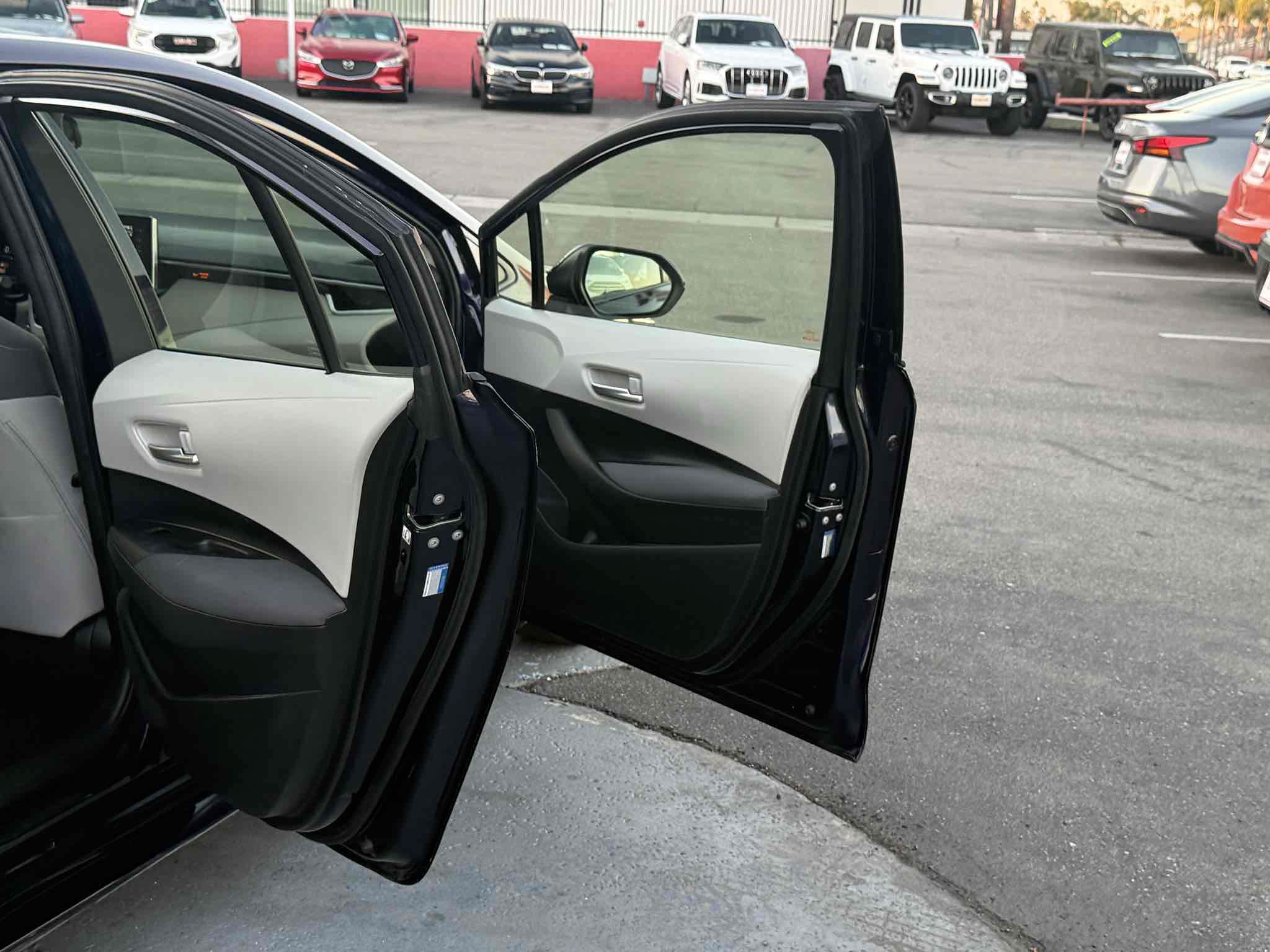 Used 2020 Toyota Corolla LE FWD image 55