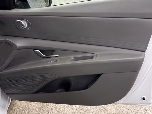 Used 2024 Hyundai Elantra Blue image 20