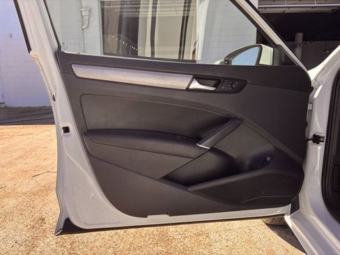 Used 2020 Volkswagen Passat 2.0T SE image 11