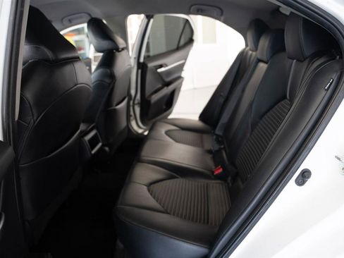 Used 2021 Toyota Camry SE FWD image 16