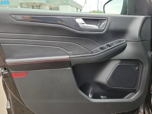 Used 2025 Ford Escape ST-Line Select AWD/4WD image 16