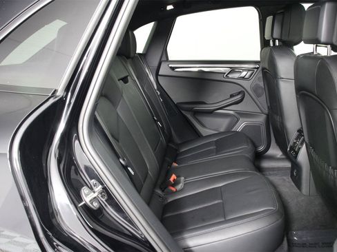 Used 2025 Porsche Macan image 32