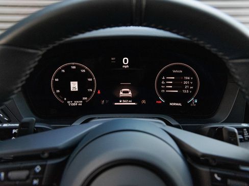 Certified 2025 Porsche 911 Carrera RWD image 19